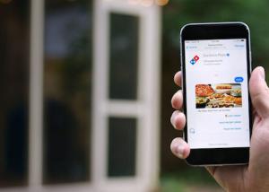 Domino’s تتيح لك الآن طلب البيتزا من خلال تطبيق Facebook Messenger