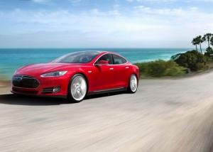 شركة Tesla توفر شهر من التجربة المجانية لميزة القيادة الآلية Autopilot في سياراتها