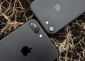 شاب يغير إسمه رسميا إلى ” iPhone 7 ” من أجل الفوز بالهاتف