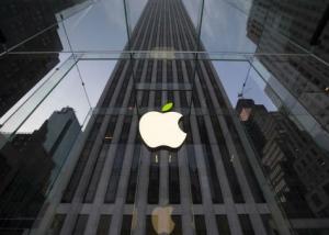 بعد أول هجوم واسع .. أبل "تطهر" متجر تطبيقات (iOS)