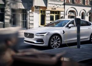 "Volvo" تهدف إلى بيع 1 مليون سيارة كهربائية بحلول العام 2025