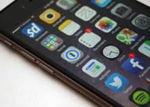 آبل : تخطط لإصدار هاتف iPhone مع شاشة بدون حواف جانبية